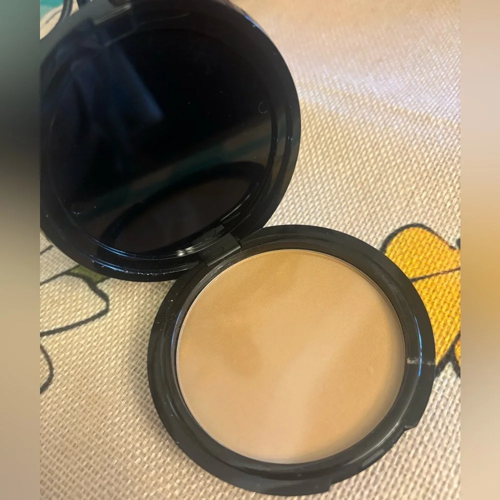 New in box Farmasi EU compliant Follow the Sun Bronzer Powder European Standards